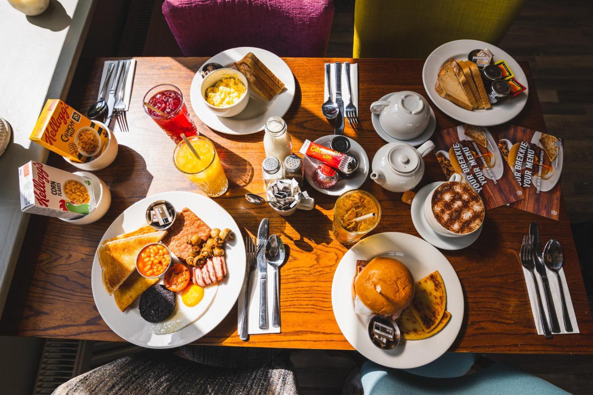 The Abbey Inn Пейсли Экстерьер фото