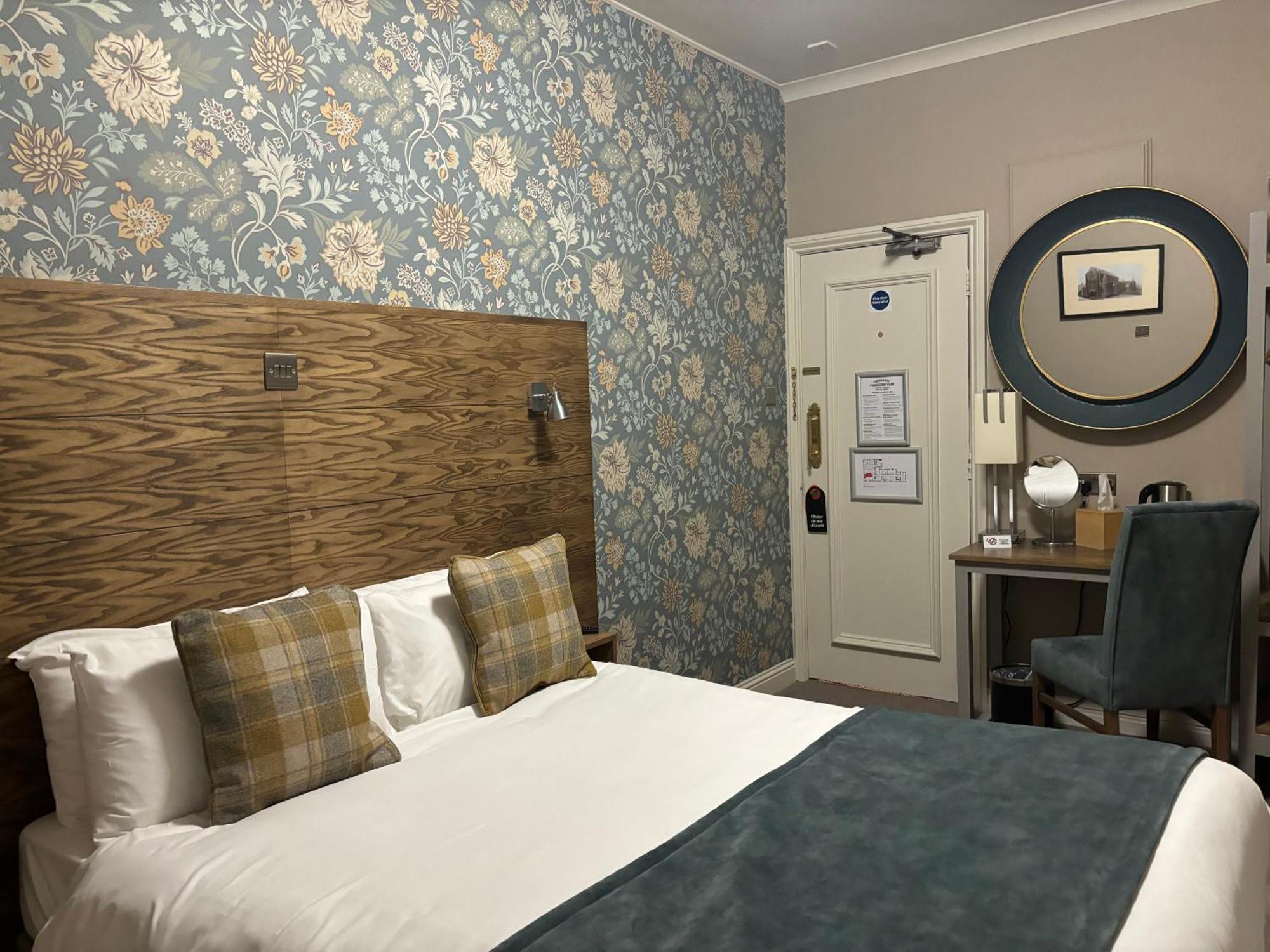 The Abbey Inn Пейсли Экстерьер фото