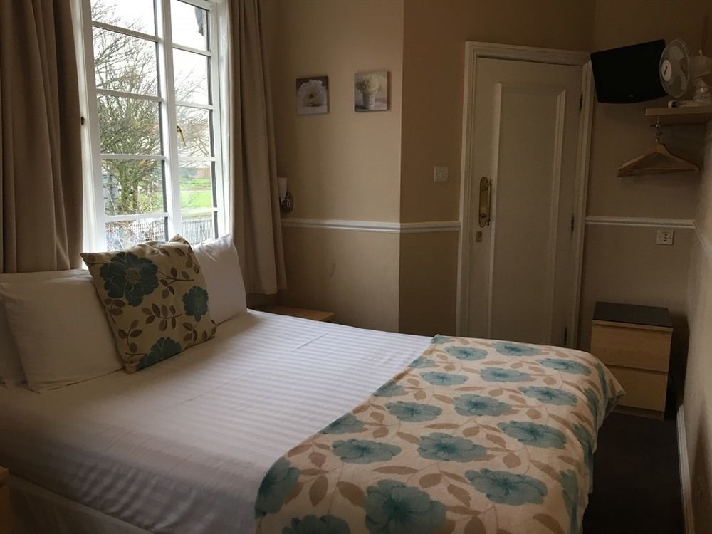The Abbey Inn Пейсли Экстерьер фото
